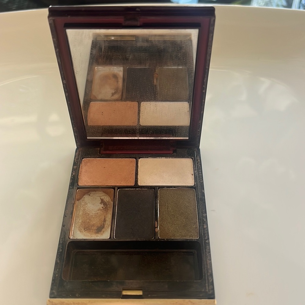 Kevin Aucoin the essentials eyeshadow palette.